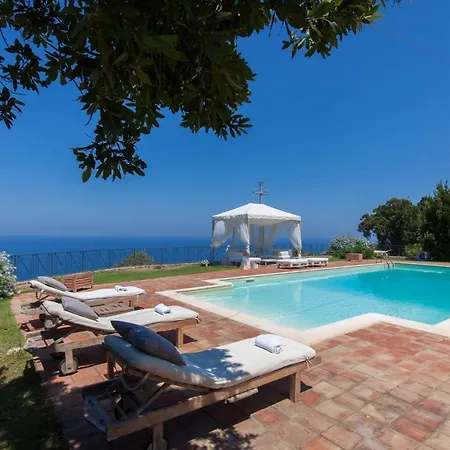 Relax At The Swimming Pool By Wonderful Italy Чефалу