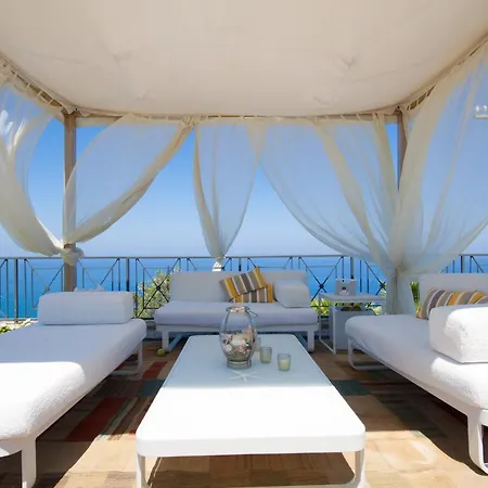 Relax At The Swimming Pool By Wonderful Italy Вилла