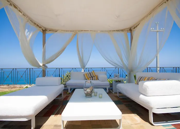 Relax At The Swimming Pool By Wonderful Italy Villa